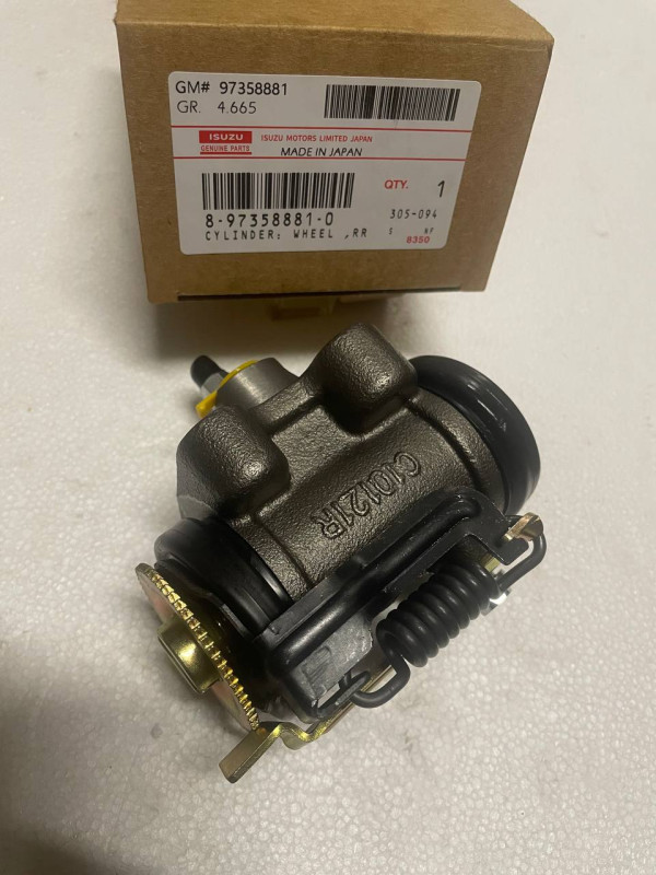 Цилиндр тормозной рабочий (РТЦ) задний R (с прокачкой) NQR 8-97358-881-0 ISUZU China